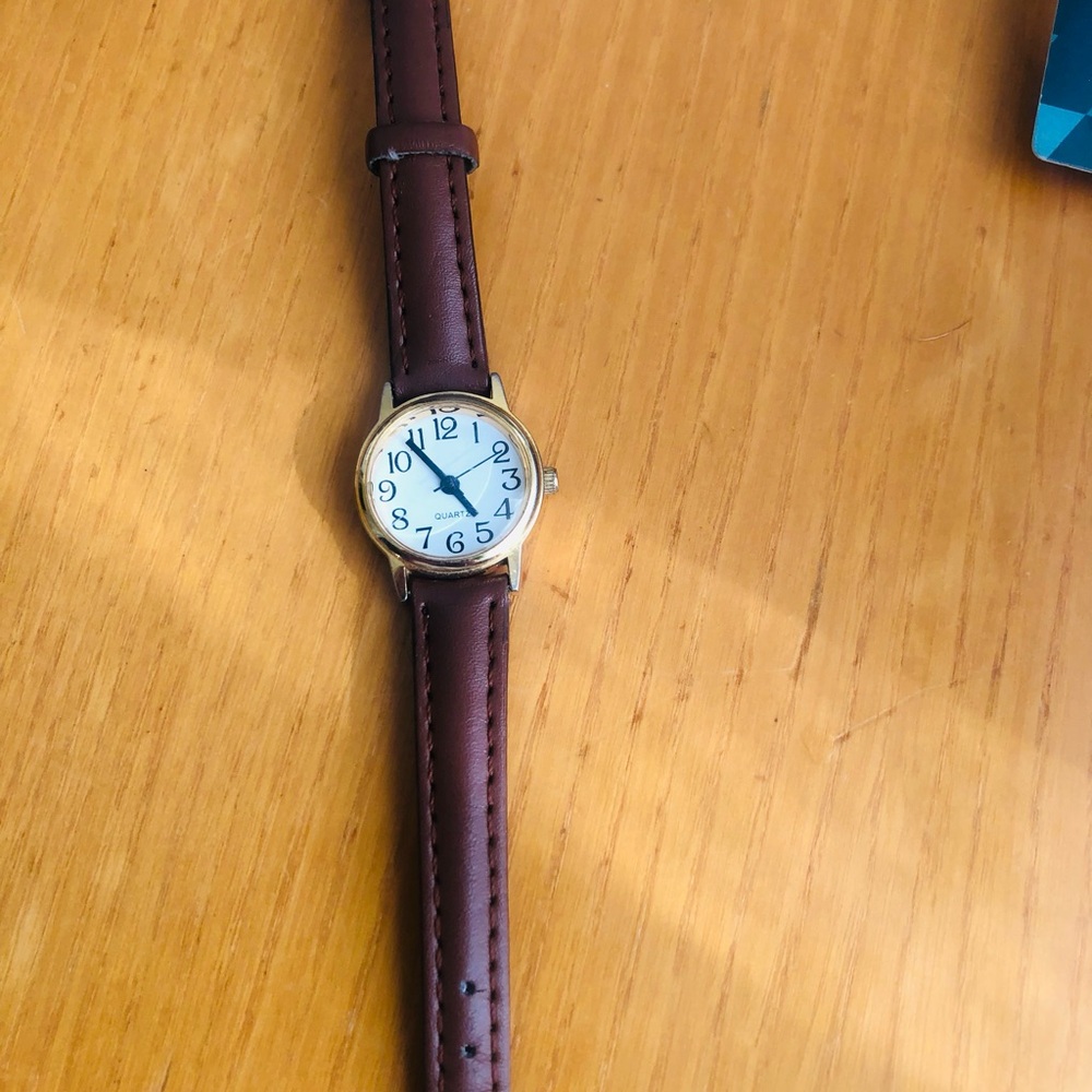 Classic Brown Leather Strap Men's Watch - Quartz